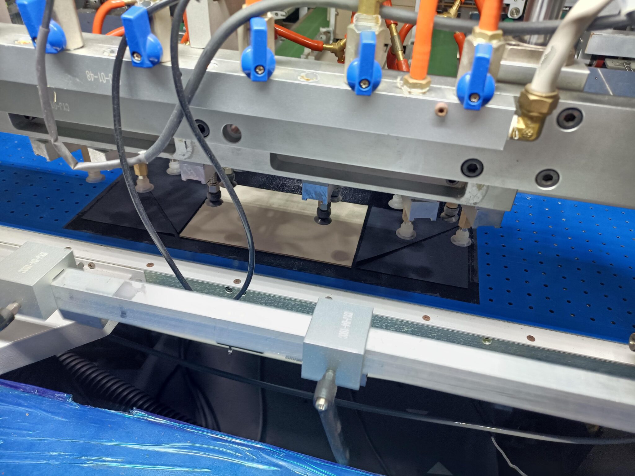 ST030 High Speed Collapsible Box Side Wing Making Machine has been ...